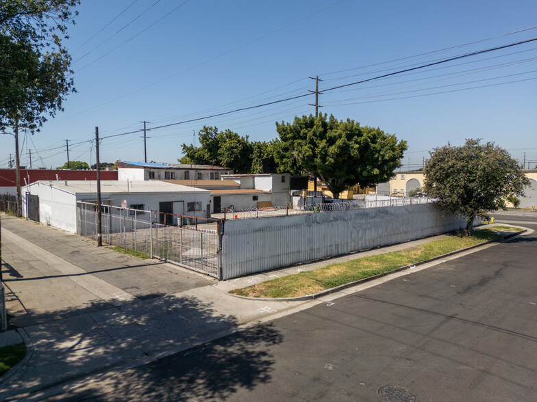 8802 S Central Ave, Los Angeles, CA for lease - Primary Photo - Image 3 of 16