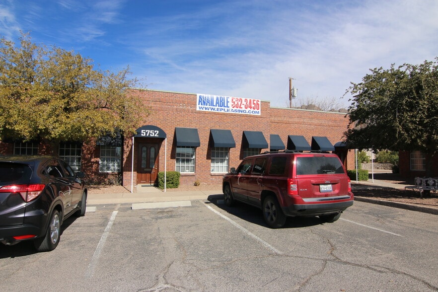 5732-5748 N Mesa Dr, El Paso, TX for lease - Building Photo - Image 3 of 13