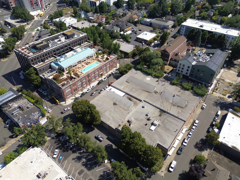 1011 SE Oak St, Portland, OR for lease - Building Photo - Image 1 of 22