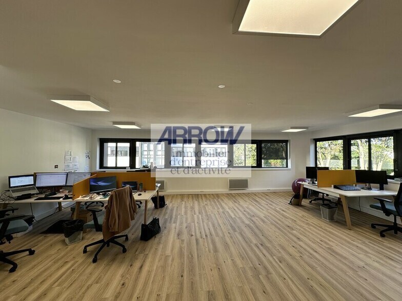 Office in Orvault for lease - Interior Photo - Image 1 of 3
