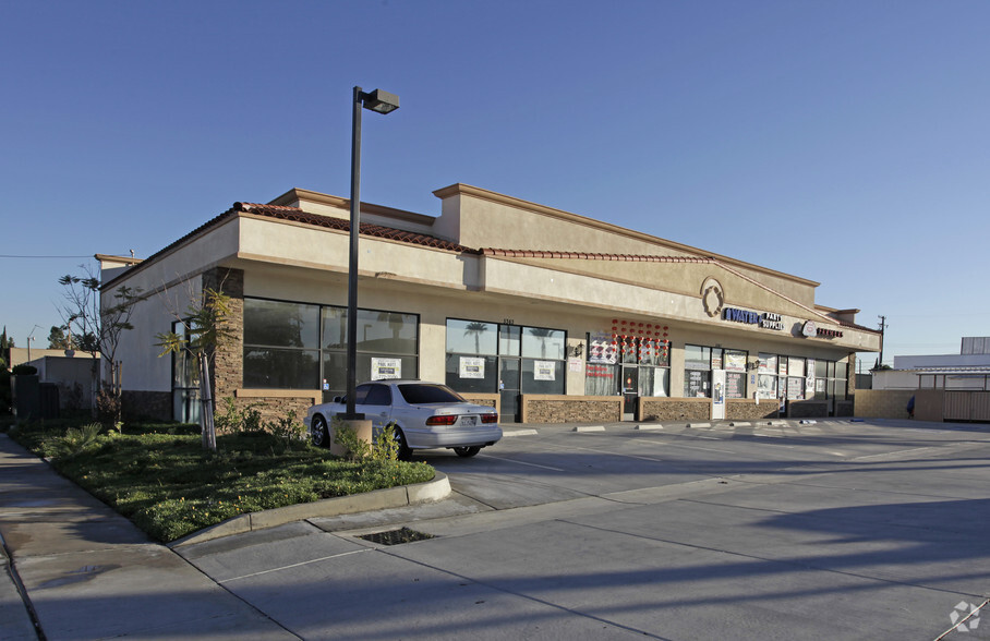 5361-5371 Lincoln Ave, Cypress, CA for lease - Primary Photo - Image 1 of 3