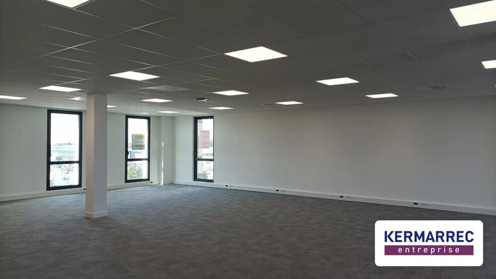 Office in Rezé for lease - Building Photo - Image 3 of 7