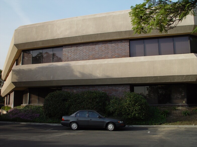 1900 Royalty Dr, Pomona, CA for lease - Building Photo - Image 3 of 14