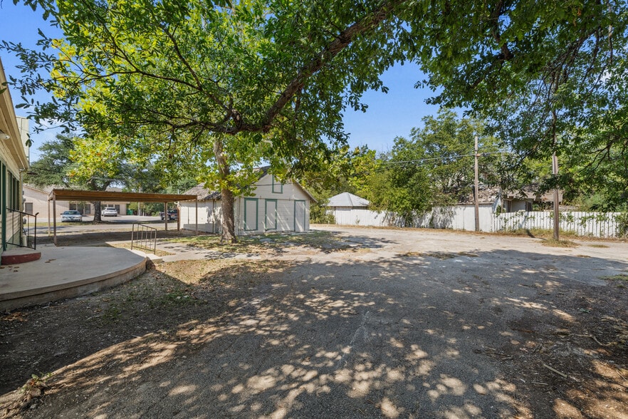 620 N Main St, Taylor, TX for sale - Building Photo - Image 2 of 44