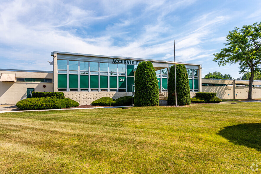 24 Ames Blvd, Hamburg, NJ for sale - Building Photo - Image 1 of 1