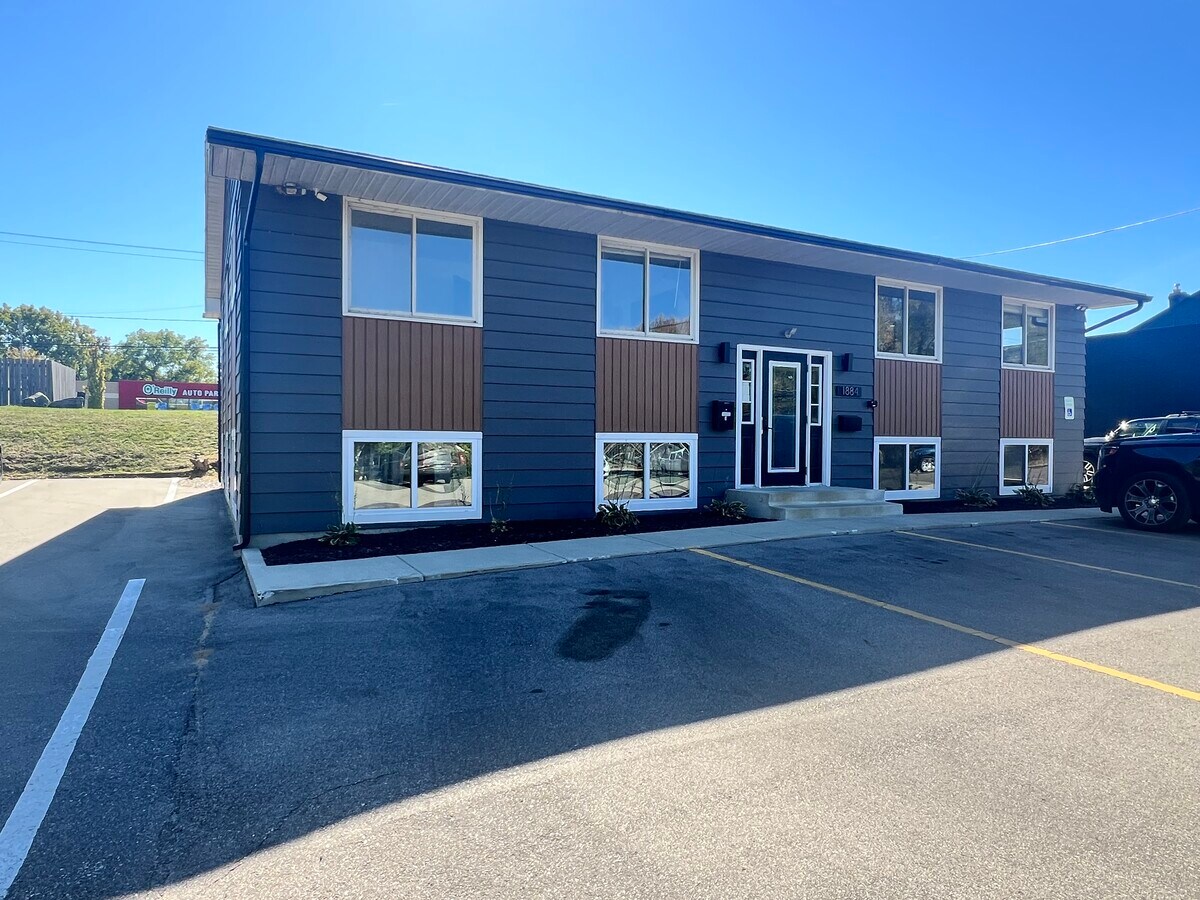 1884 Westwood Dr, Grand Rapids, MI 49525 Office for Lease
