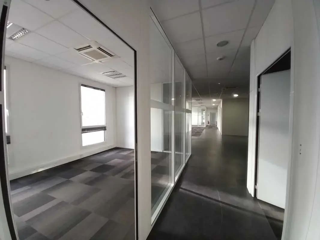 11 Rue Aimé Cotton, Saint-Priest for lease Interior Photo- Image 1 of 11