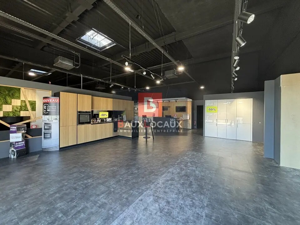 Retail in Les Angles for lease Interior Photo- Image 1 of 6