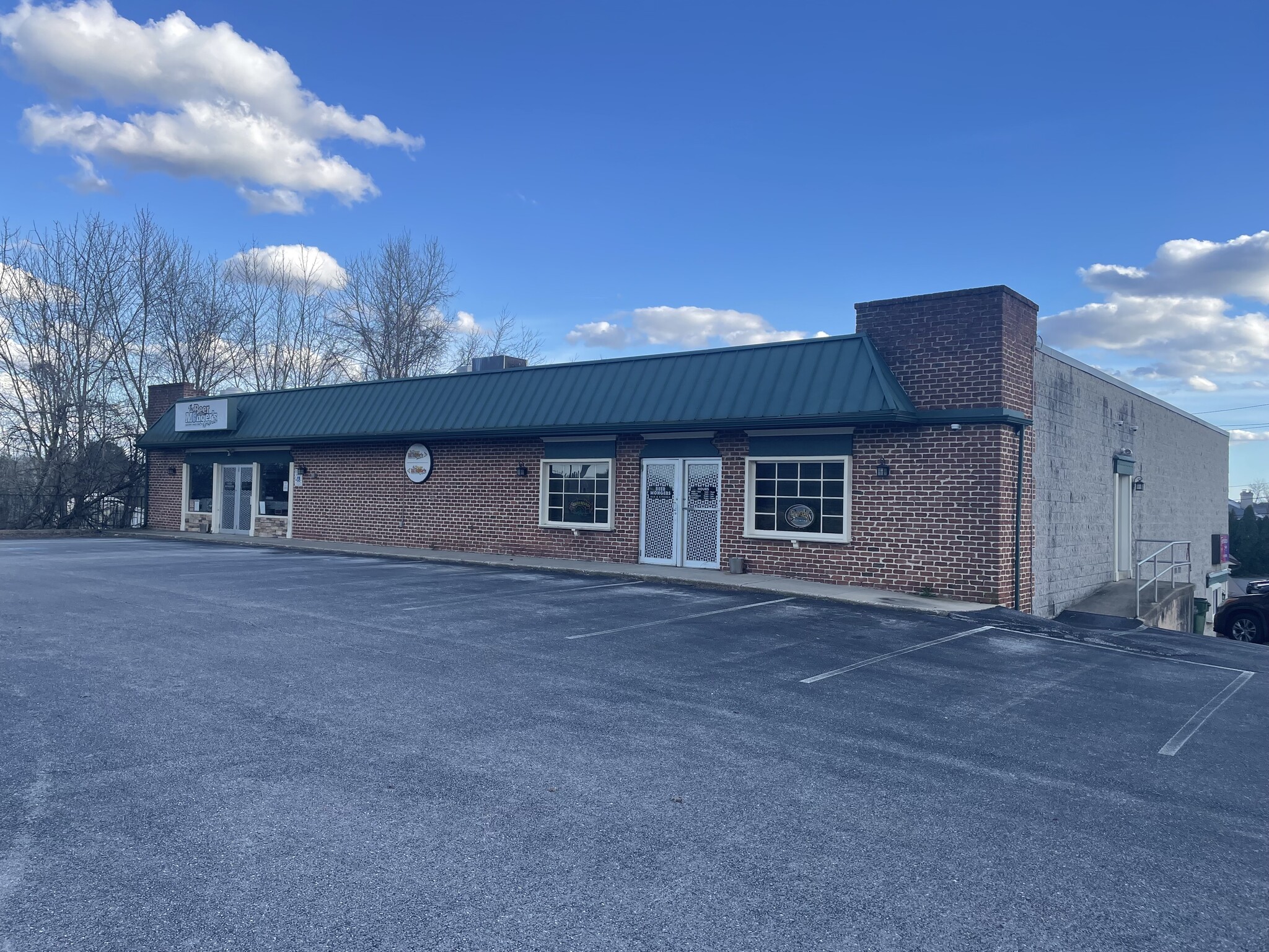 3000 S Queen St, Dallastown, Pa 17313 - Office Retail For Lease 