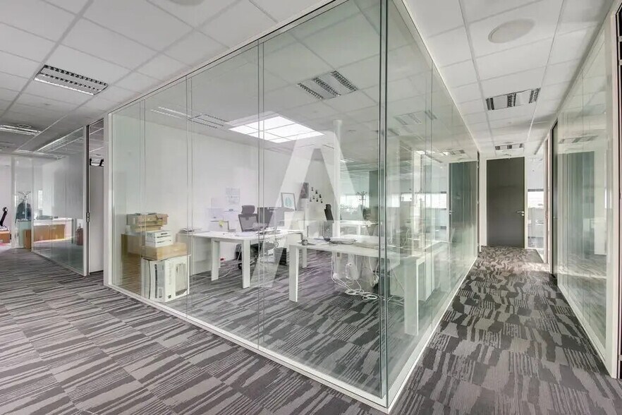 Flex in Ivry-sur-Seine for lease - Interior Photo - Image 1 of 5