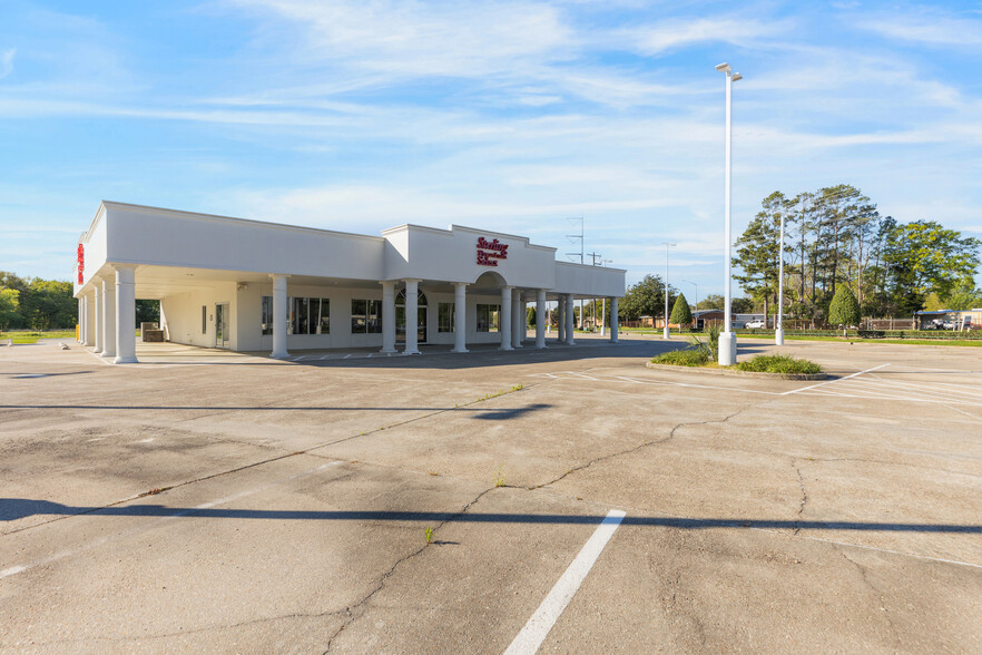 2611 Ambassador Caffery Pky, Lafayette, LA for sale - Building Photo - Image 1 of 16