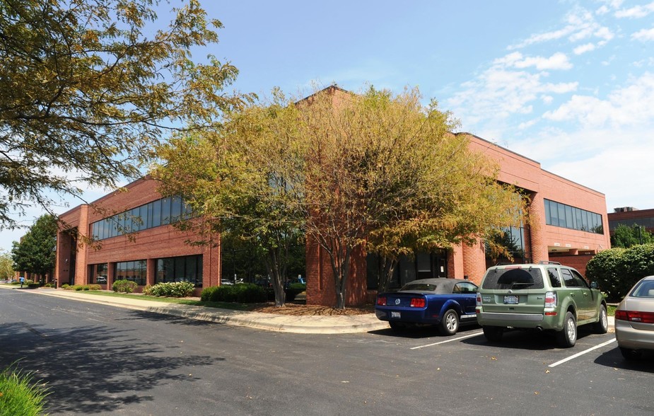 3200 Robbins Rd, Springfield, IL for lease - Building Photo - Image 2 of 28