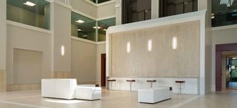 Atrium At Worldgate - Bar