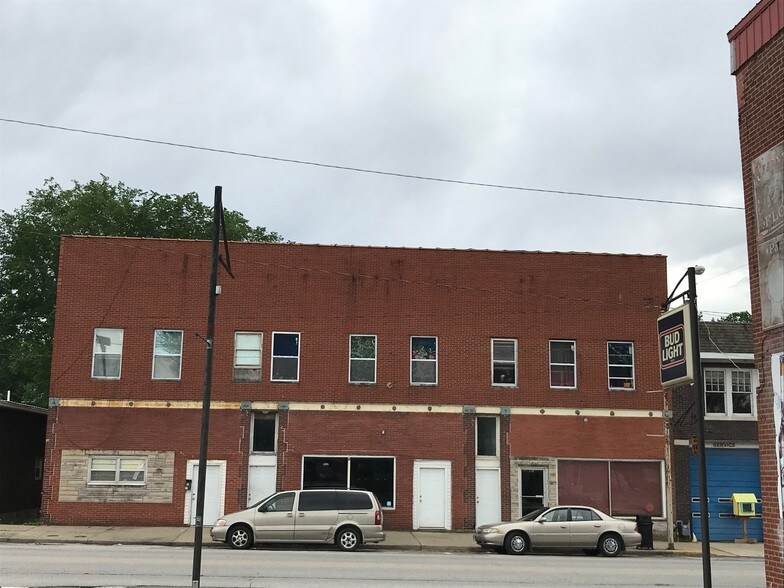 218 E Main St, Staunton, IL 62088