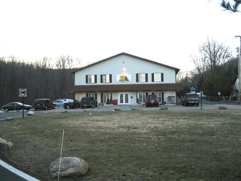 6 Bartley Rd, Flanders, NJ 07836