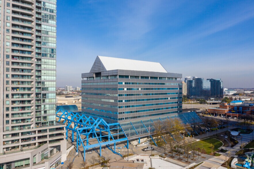 200 Town Centre Ct, Toronto, ON for sale - Primary Photo - Image 1 of 1