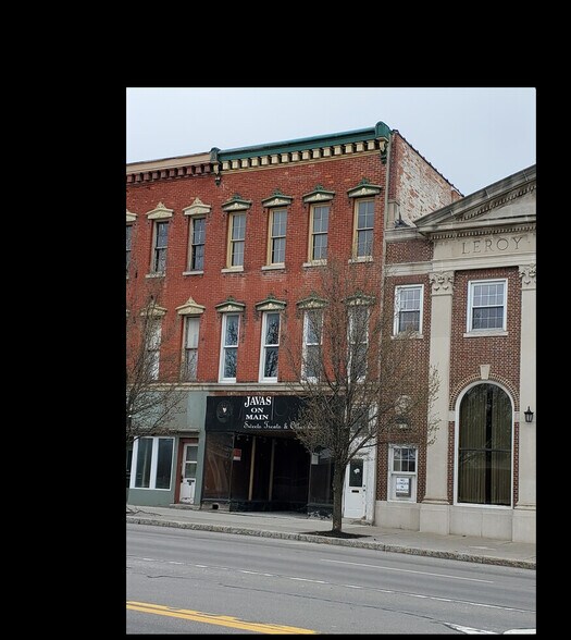 24 Main St, Le Roy, NY 14482