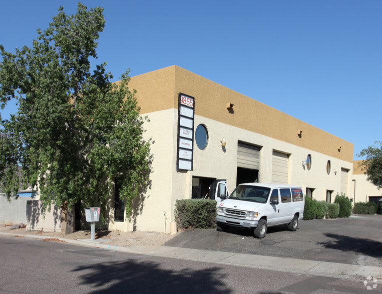 9855 N 19th Dr, Phoenix, AZ for lease - Primary Photo - Image 2 of 4