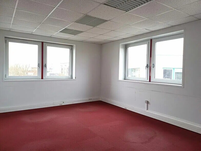 Office in Caen for lease - Interior Photo - Image 2 of 7