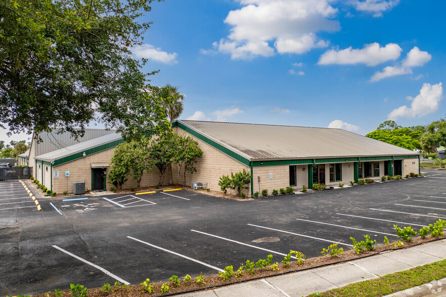 2150 Collier Ave, Fort Myers, FL for sale - Building Photo - Image 3 of 11