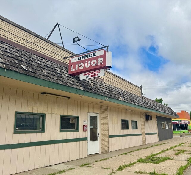 2321 N Michigan Ave, Saginaw, MI for sale - Primary Photo - Image 1 of 12