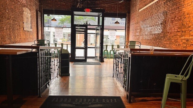 19 W Main St, Bay Shore, NY for lease - Interior Photo - Image 2 of 6