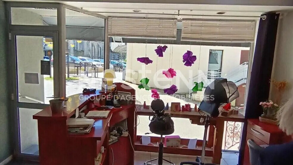 Retail in Ploërmel for sale - Interior Photo - Image 2 of 2