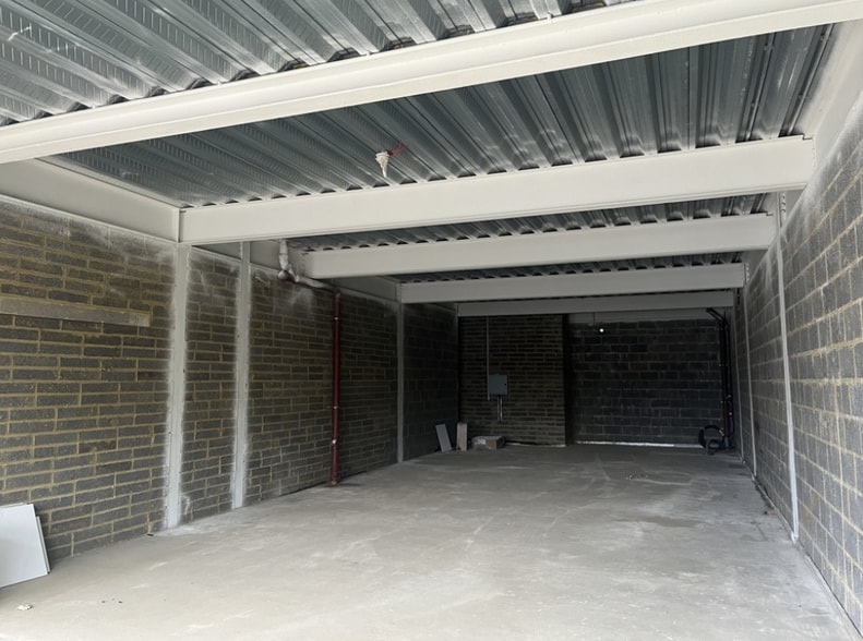 Caledon Rd, St Albans for lease - Interior Photo - Image 1 of 3