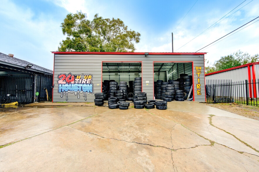 5302 Bataan Rd, Houston, TX for sale - Building Photo - Image 1 of 14