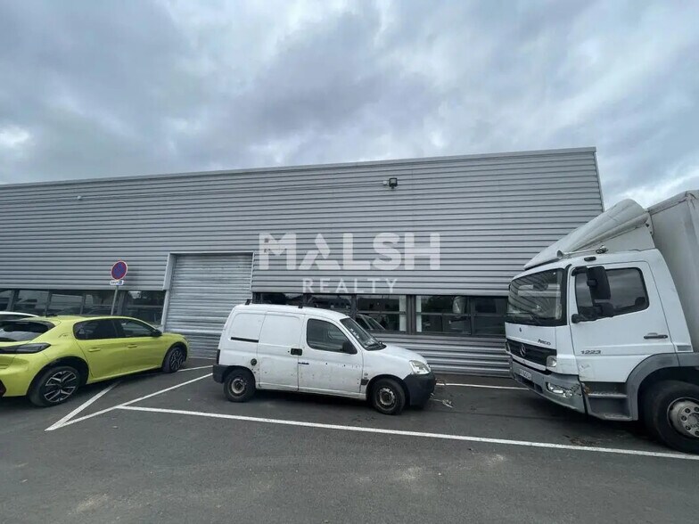 Flex in Vaulx-en-Velin for lease - Building Photo - Image 1 of 6