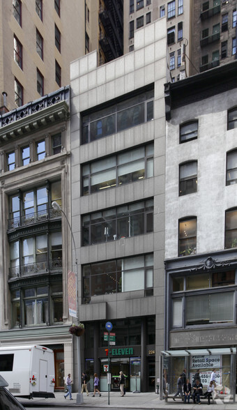 224 Fifth Ave, New York, NY for lease - Building Photo - Image 3 of 4