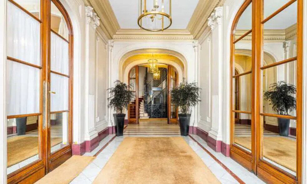 21 Rue Cambacérès, Paris for lease - Interior Photo - Image 3 of 4