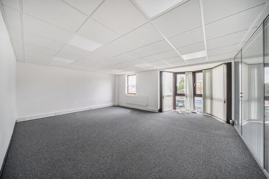 58 Station Rd, Harrow for lease - Building Photo - Image 3 of 9