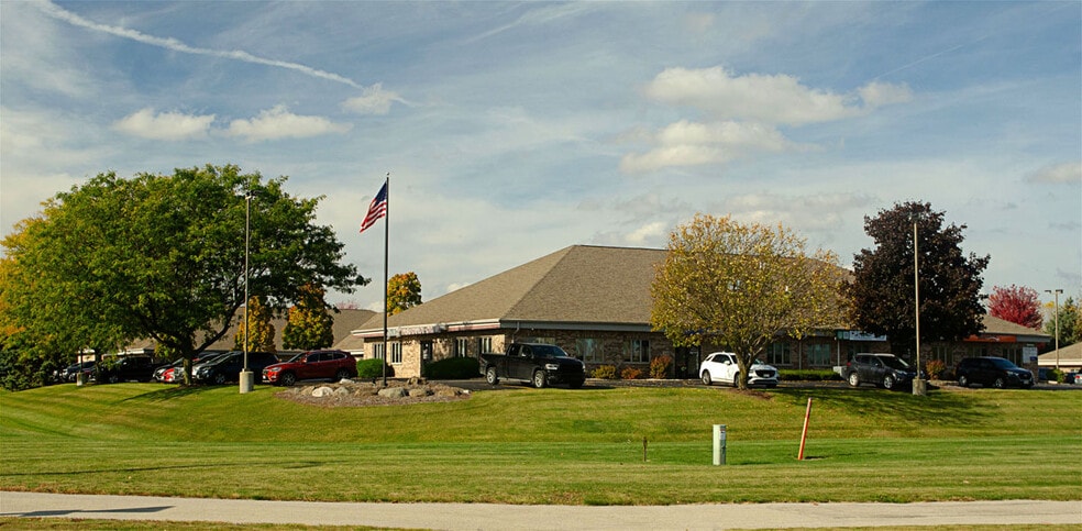 5793 W Grande Market Dr, Appleton, WI for lease - Building Photo - Image 2 of 33