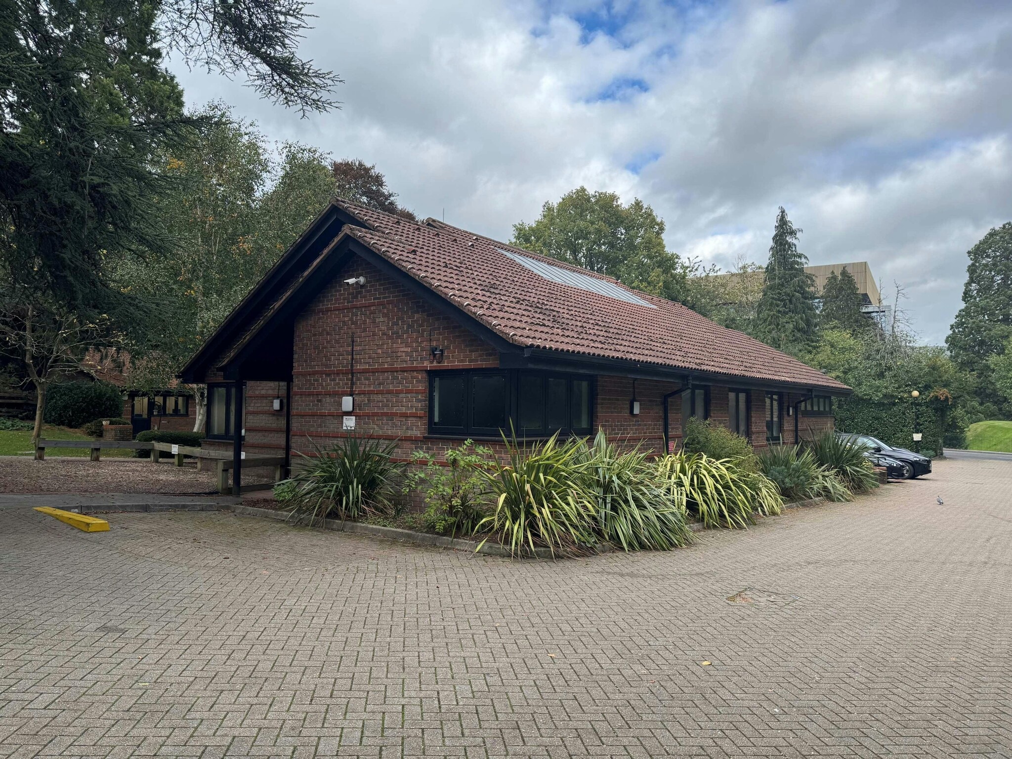 Bassett Av, Southampton for lease Primary Photo- Image 1 of 11