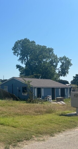 3 Fully Leased Single Family Homes portfolio of 3 properties for sale on LoopNet.com - Building Photo - Image 3 of 14