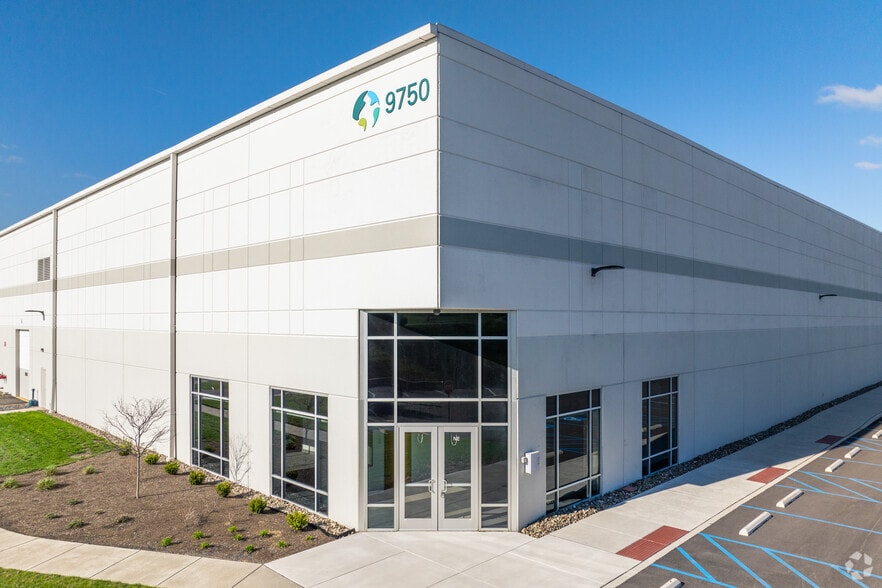 9750 Commerce Cir, Kutztown, PA for lease - Building Photo - Image 3 of 20