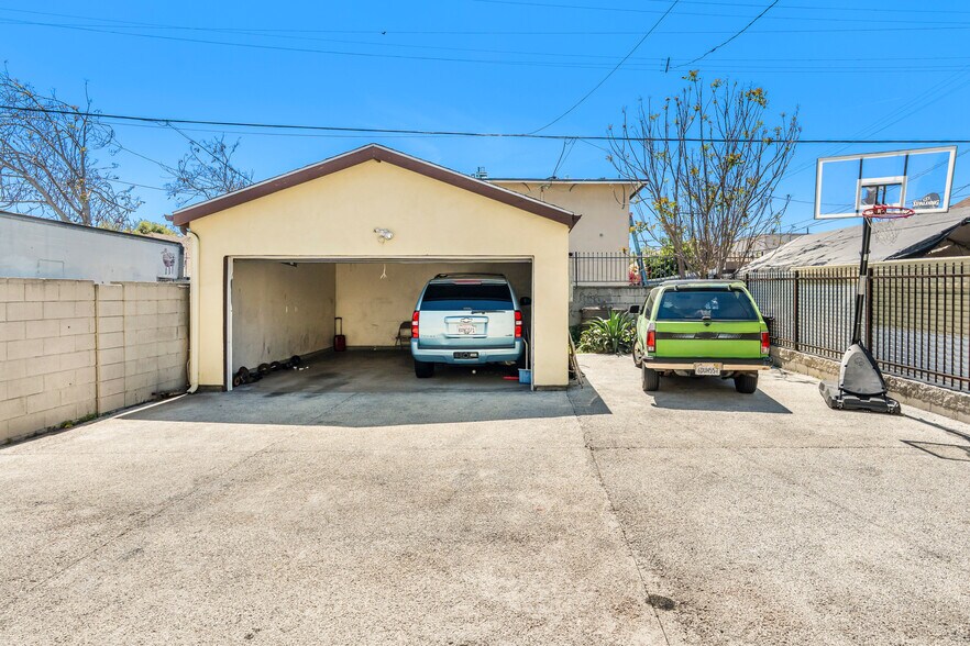 240 W 46th St, Los Angeles, CA for sale - Building Photo - Image 3 of 10