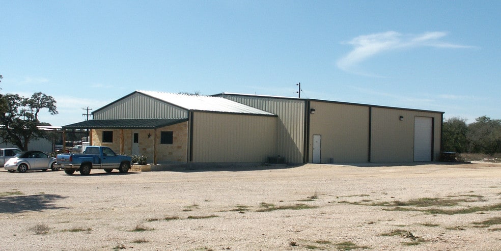 951 N Hwy 183, Liberty Hill, TX for lease - Building Photo - Image 1 of 22