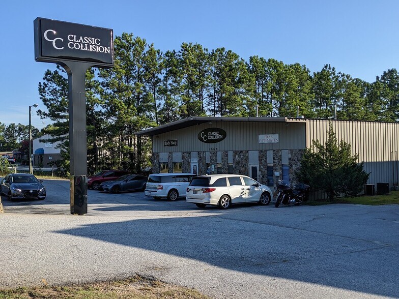 1666 Calhoun Rd, Greenwood, SC for sale - Building Photo - Image 1 of 3
