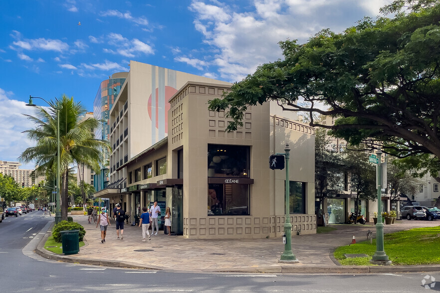 2113 Kalakaua Ave, Honolulu, HI for lease - Primary Photo - Image 2 of 6