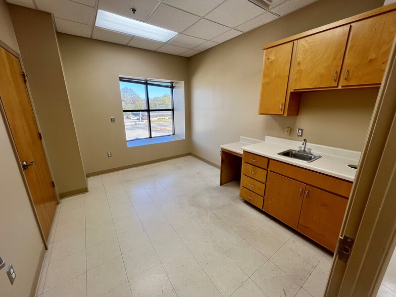 1707 Watson Blvd, Warner Robins, GA for lease - Building Photo - Image 2 of 6