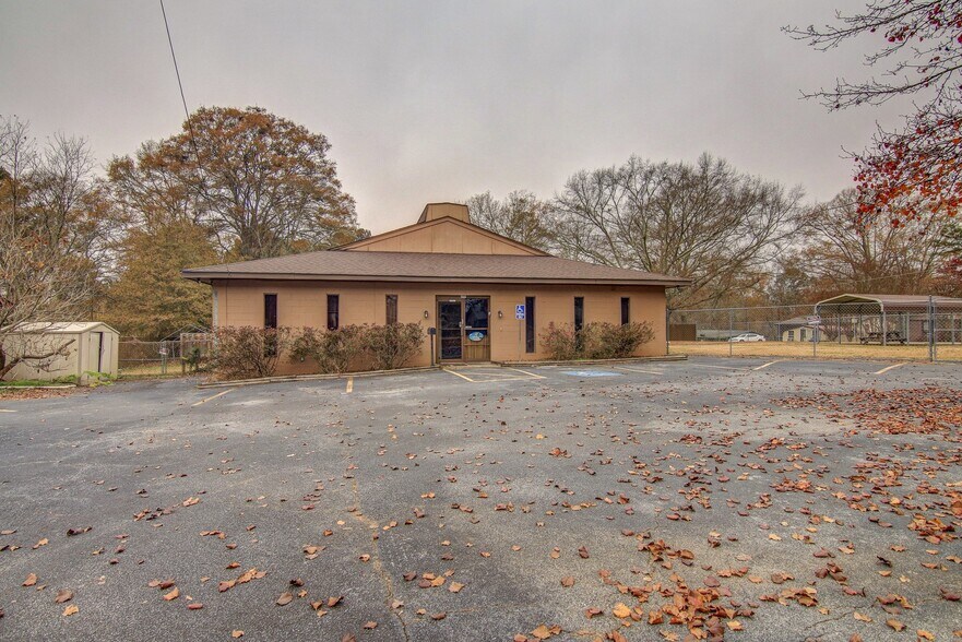 517 Hill St, Monroe, GA 30656