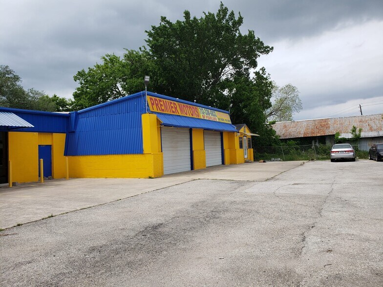 3012 S Main St, Pearland, TX for sale - Primary Photo - Image 1 of 1