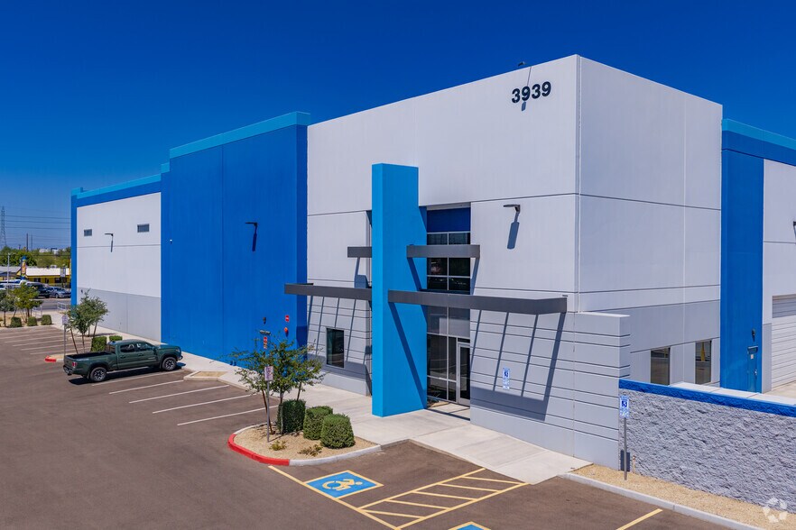 3939 W Buckeye Rd, Phoenix, AZ for sale - Primary Photo - Image 1 of 1