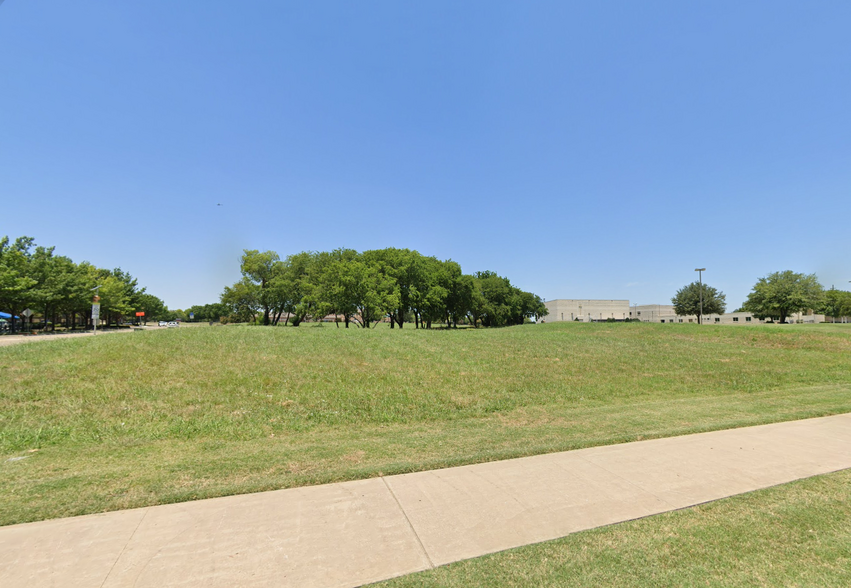 1800 S Stonebridge Dr, McKinney, TX for sale - Building Photo - Image 2 of 3