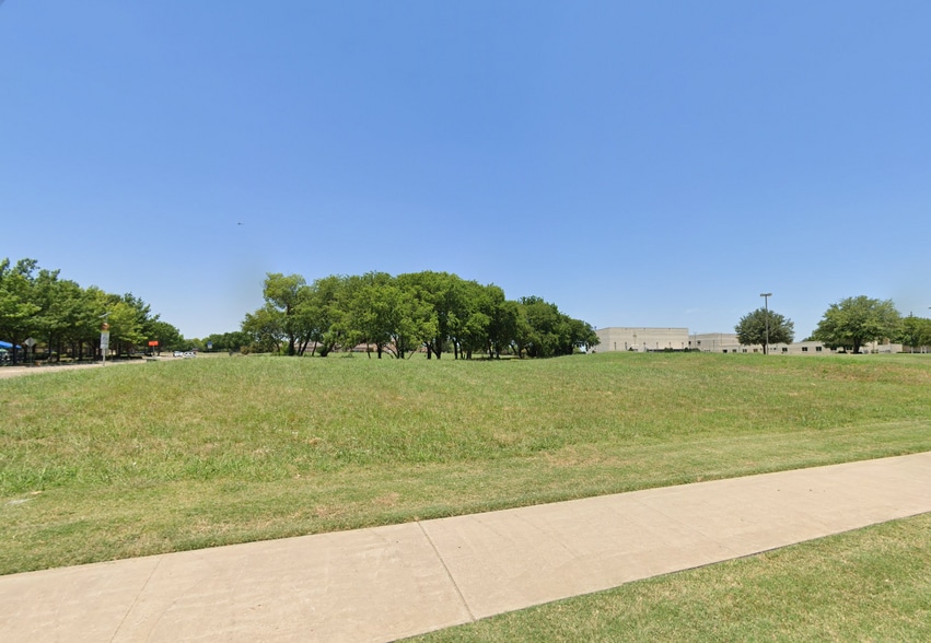 1800 S Stonebridge Dr, McKinney, TX for sale - Building Photo - Image 3 of 10