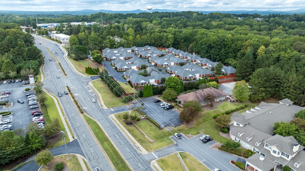 1817 Eagle Dr, Woodstock, GA for sale - Building Photo - Image 3 of 18