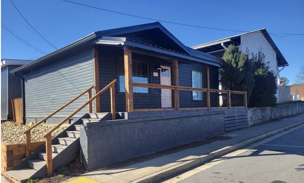 943 Highway 64 Business, Hayesville, NC for sale - Primary Photo - Image 1 of 21