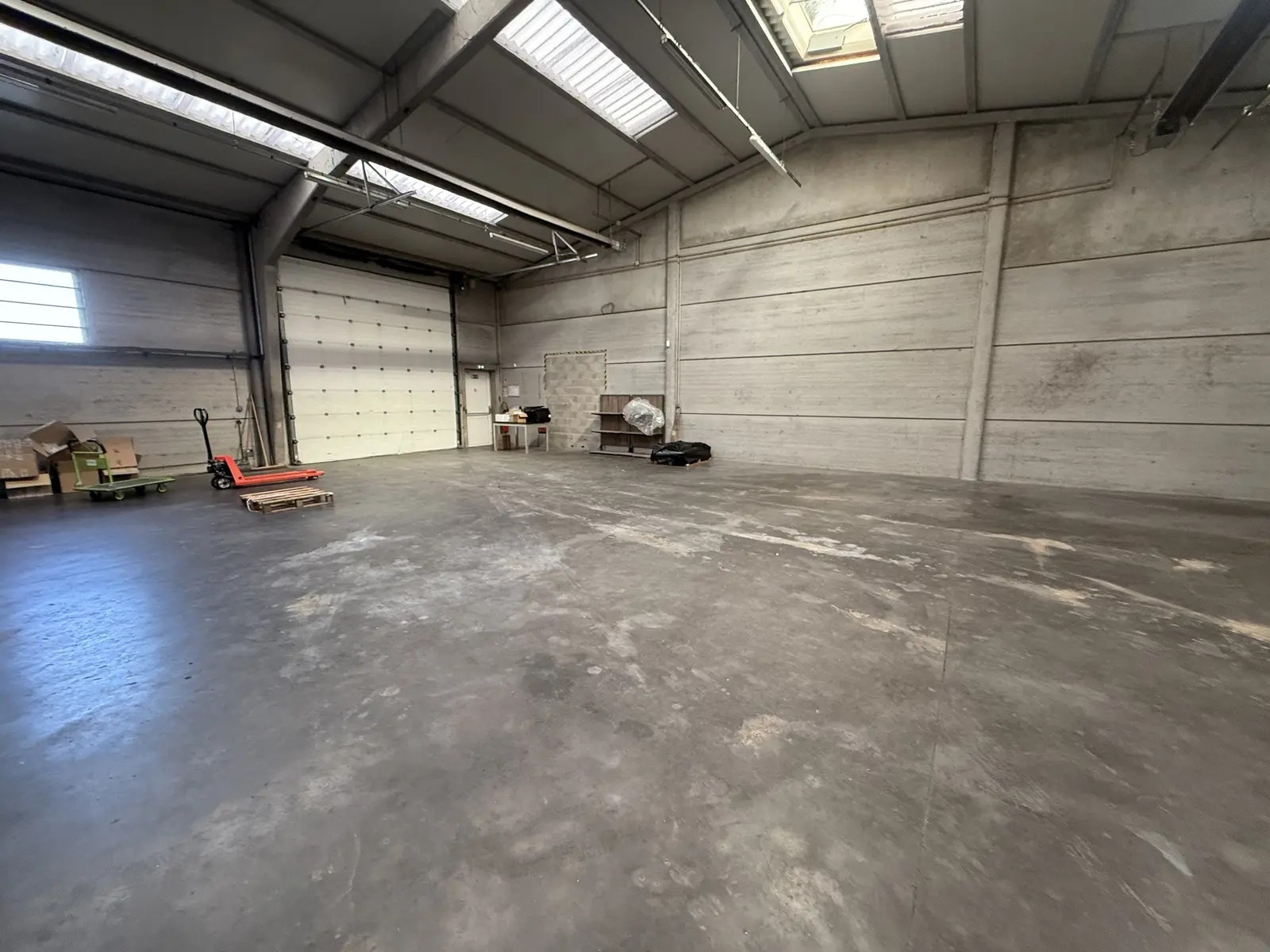 Flex in Ennery for lease Interior Photo- Image 1 of 10